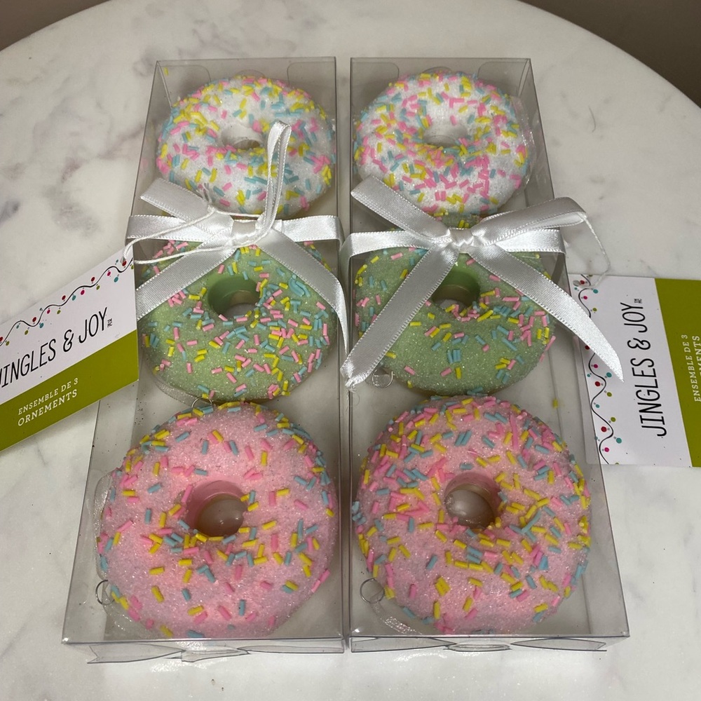 NWT (2) Sets Jingles & Joy Donut Ornaments 🍩